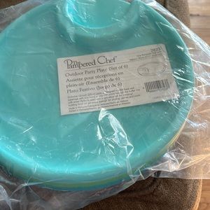 Pampered Chef outdoor party plates set of 6 NEW